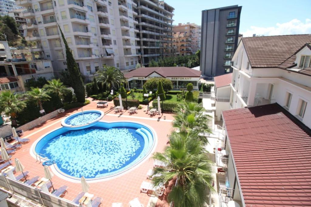 Tropical Apartments, Residence 1